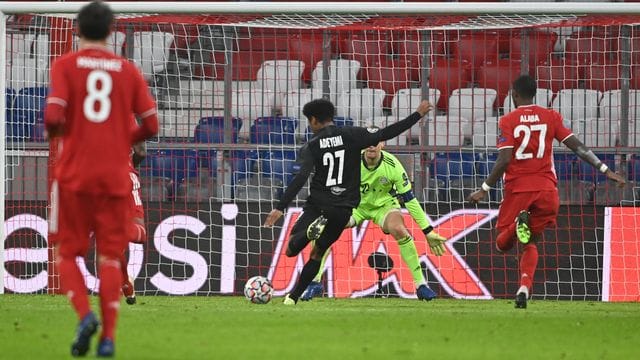 An Münchens Torwart Manuel Neuer ist kaum ein Vorbeikommen.