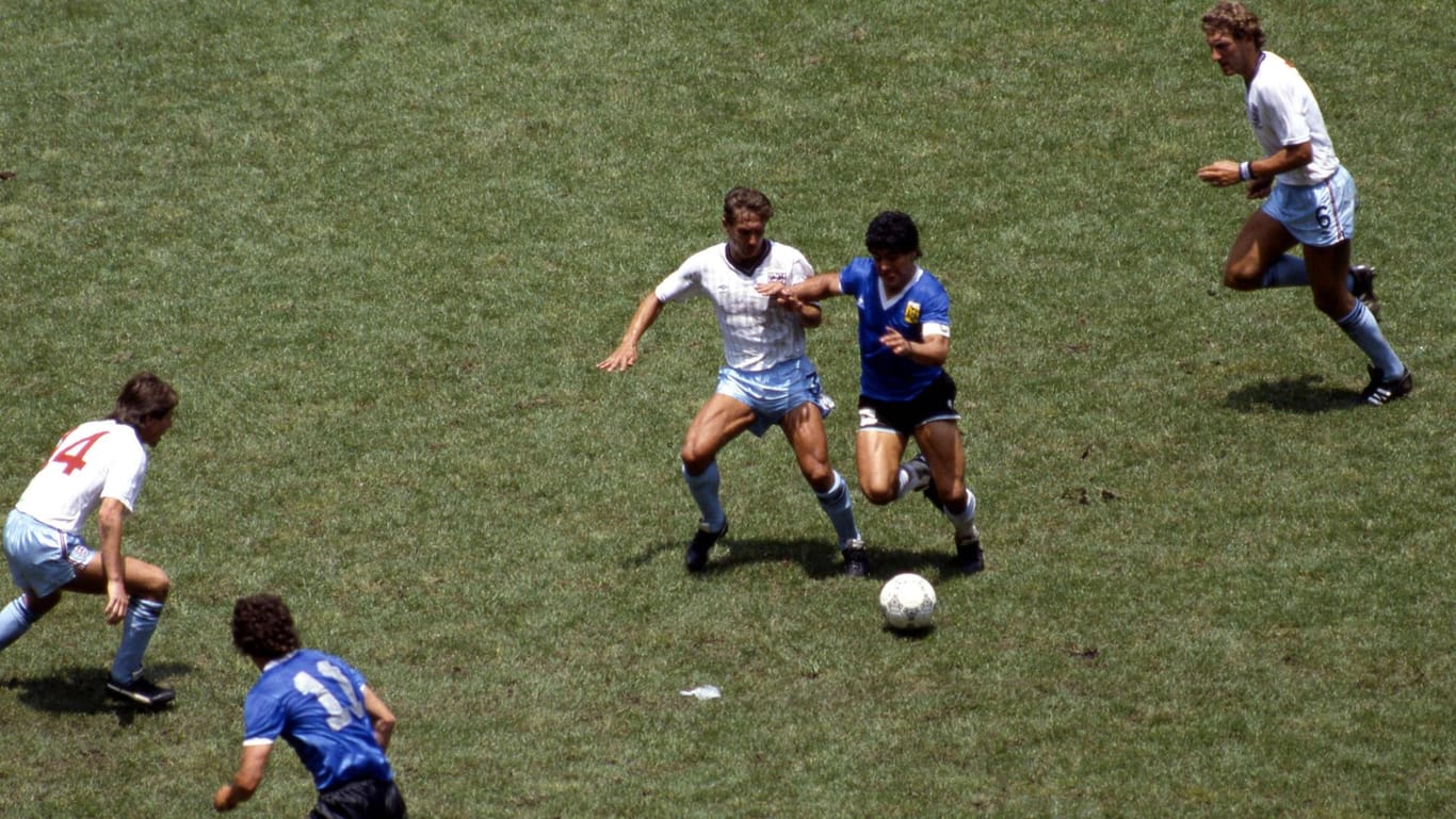 22. Juni 1986: Diego Maradona spielt im Viertelfinale der Fußball-WM die englische Nationalmannschaft schwindelig.