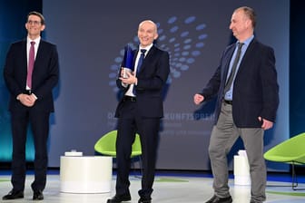 Das Gewinnerteam des Deutschen Zukunftspreises 2020: Michael Kösters, Peter Kürz und Sergiy Yulin wurden für die Entwicklung der EUV-Lithographie ausgezeichnet.