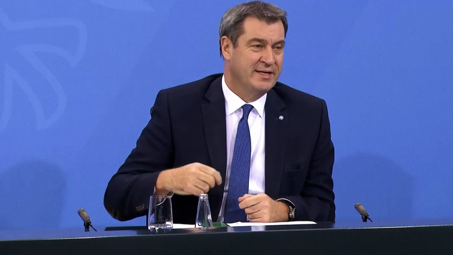 Böllerverbot? Markus Söder erklärt, wie er zu Silvester steht und lässt sich zu einem Witz hinreißen. Böllerverbot? Markus Söder erklärt, wie er zu Silvester steht und lässt sich zu einem Witz hinreißen.