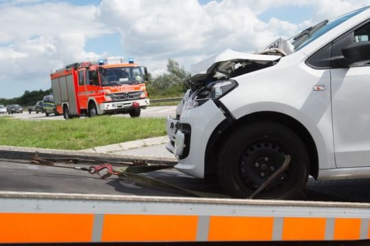 Auffahrunfall: Er kann lang andauernde körperliche Folgen für die Autoinsassen haben.