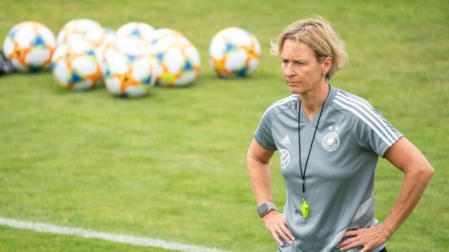 Will "dynamisch zu null spielen und die Spiele gewinnen": Bundestrainerin Martina Voss-Tecklenburg. Will "dynamisch zu null spielen und die Spiele gewinnen": Bundestrainerin Martina Voss-Tecklenburg.