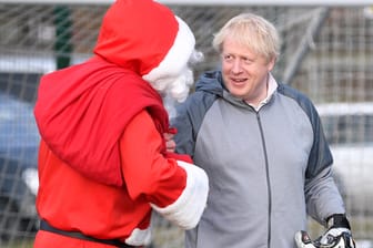 Boris Johnson hatte schon 2019 einen guten Draht zum "Weihnachtsmann": Ein Achtjähriger schrieb ihm nun einen besorgten Brief.