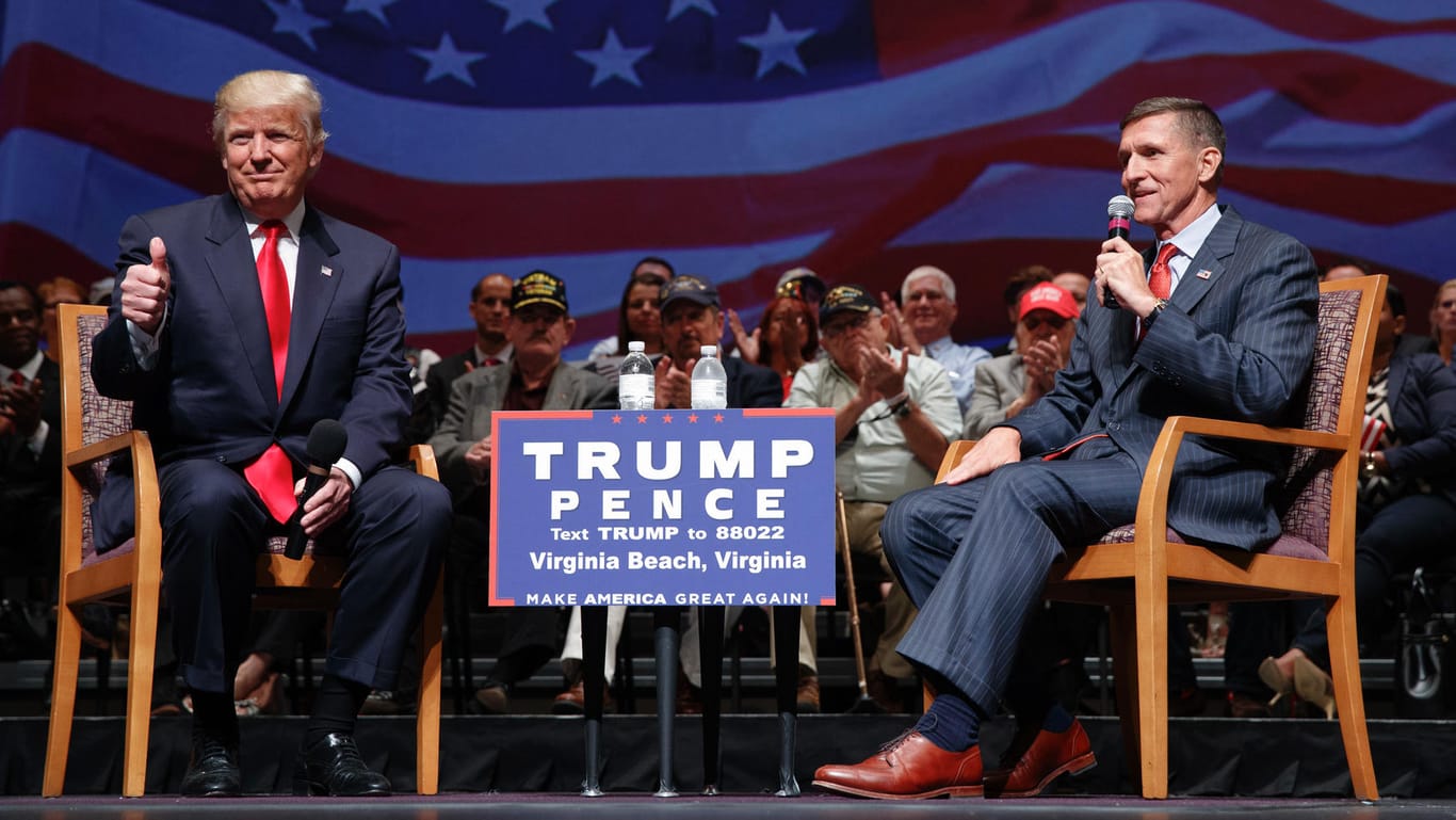 Donald Trump und Michael Flynn 2016: Der ehemalige Offizier unterstützte Trump schon im Wahlkampf.