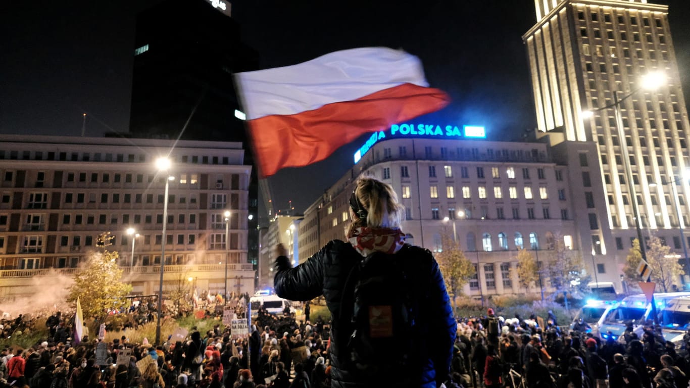 Frauenstreik in Warschau: Auch das EU-Parlament kritisiert die Verschärfung des eh schon strengen Abtreibungsrechts.