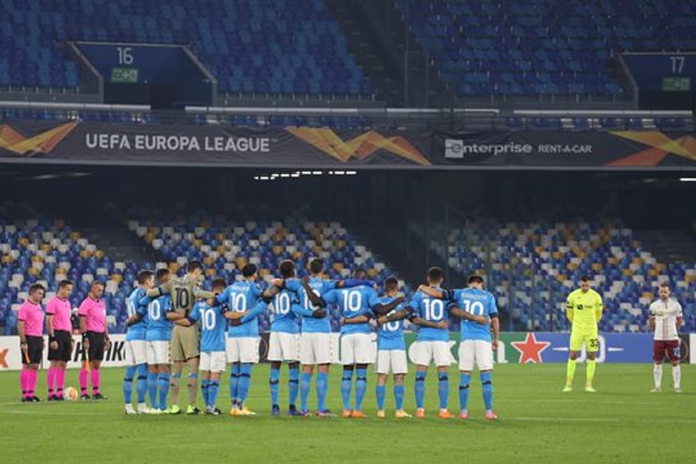 In Gedenken an Maradona liefen alle Spieler des SSC Neapel mit der Nummer 10 auf dem Rücken.