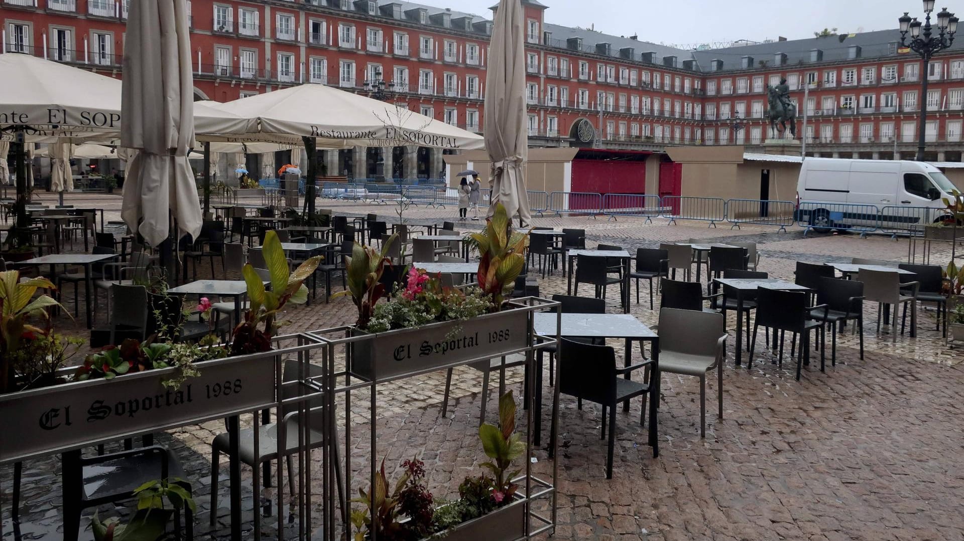 Leerer Platz in Madrid: Dort wird normalerweise ein Weihnachtsmarkt aufgebaut. Leerer Platz in Madrid: Dort wird normalerweise ein Weihnachtsmarkt aufgebaut.