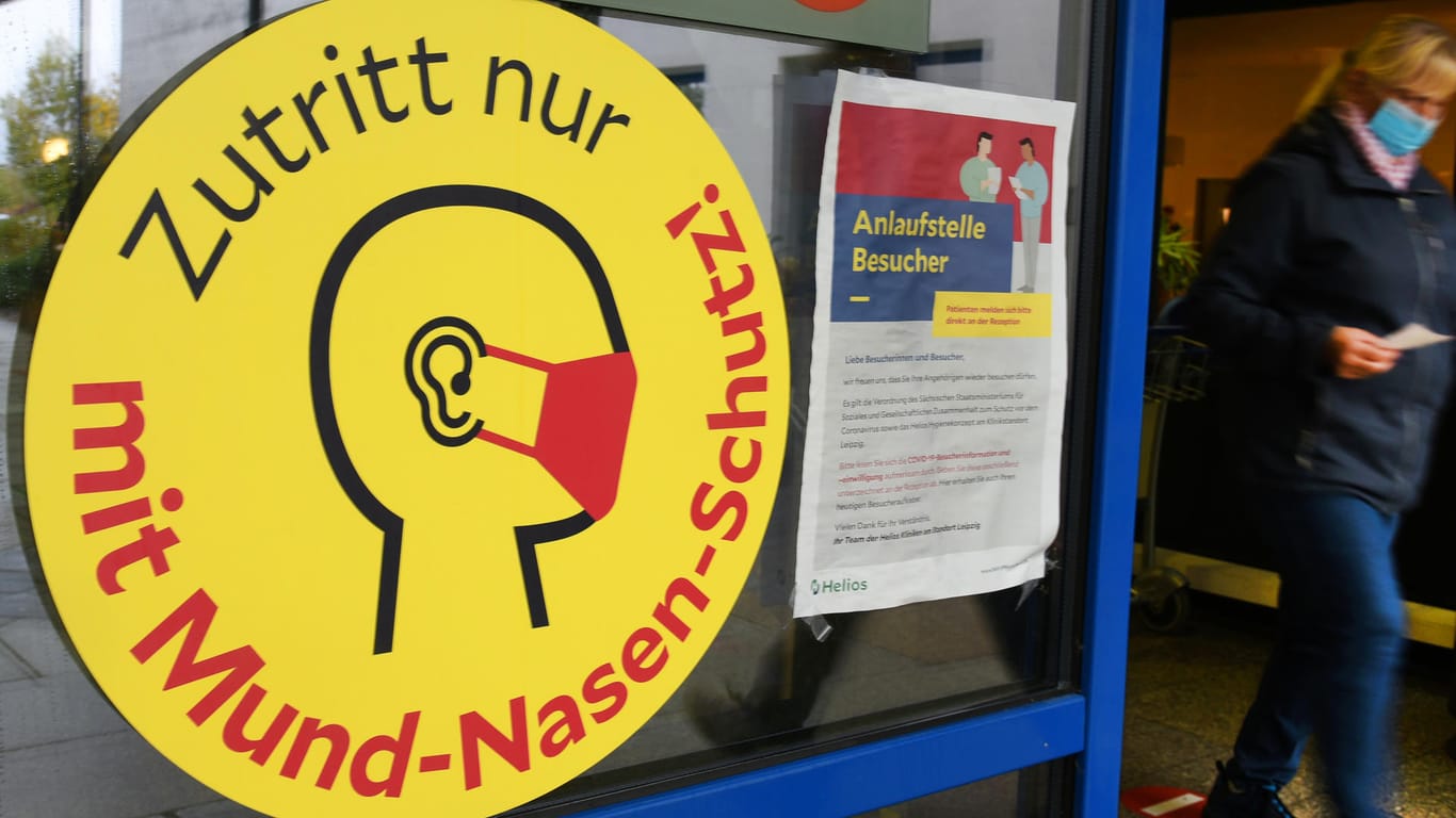 Ein großes Schild mit der Aufschrift "Zutritt nur mit Mund-Nasen-Schutz!" in Leipzig: Deutschland hat die Marke von einer Million Corona-Fälle überschritten.