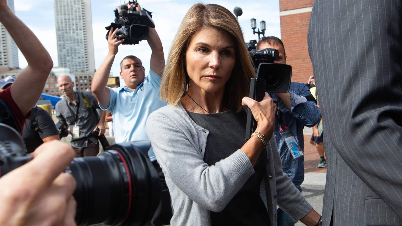 Lori Loughlin: Die Schauspielerin verbringt Thanksgiving im Gefängnis.