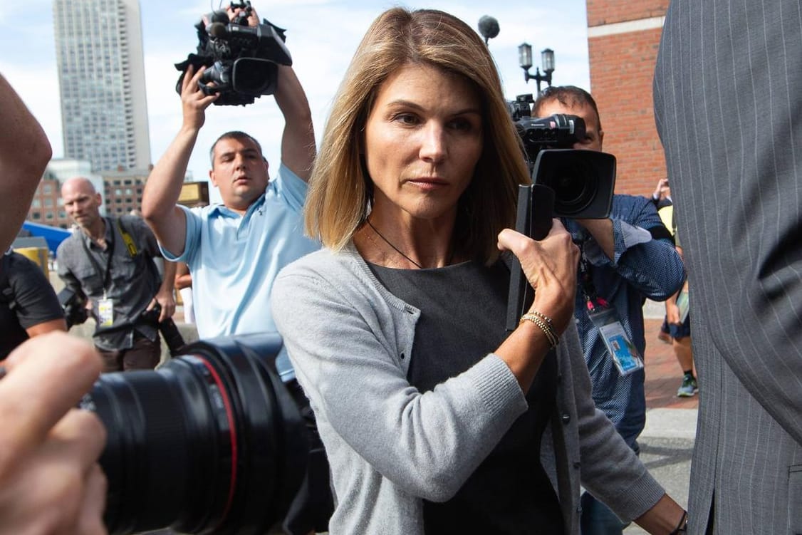 Lori Loughlin: Die Schauspielerin verbringt Thanksgiving im Gefängnis.