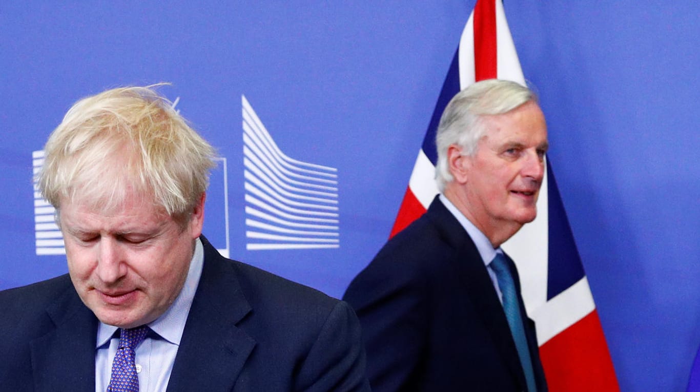 Boris Johnson mit Michel Barnier beim EU-Gipfel 2019 in Brüssel: Der EU-Chefunterhändler bezweifelt, dass es bis Jahresende ein Handelsabkommen mit Großbritannien geben wird.