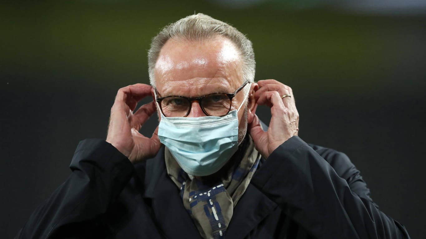 Karl-Heinz Rummenigge: Der Bayern-Boss möchte die Fernsehgelder nicht neu verteilen, wurde daher nun von Fans verspottet.