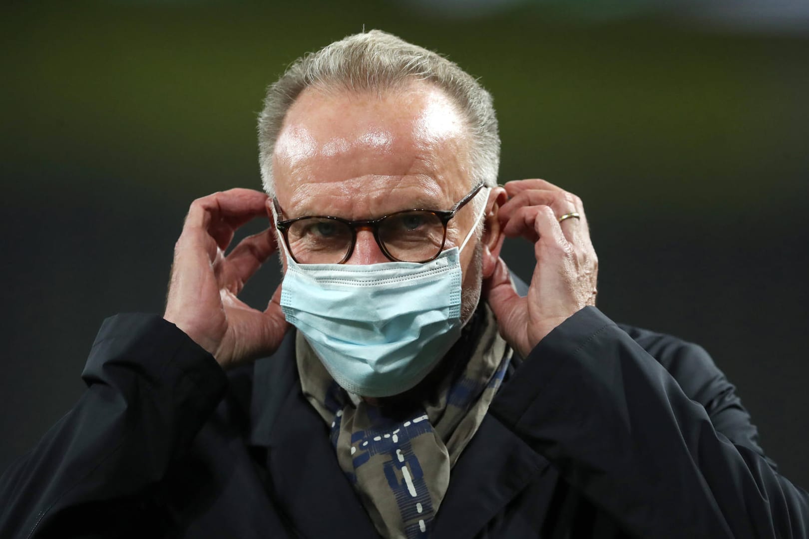 Karl-Heinz Rummenigge: Der Bayern-Boss möchte die Fernsehgelder nicht neu verteilen, wurde daher nun von Fans verspottet.