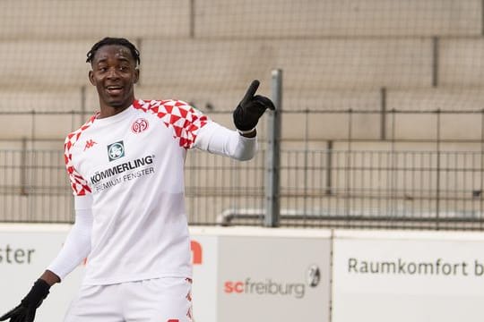 Leistungsträger der Mainzer: Jean-Philippe Mateta tanzt nach einem Treffer.