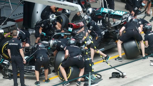 Die am härtesten arbeitenden Menschen in der Formel 1 sind die Monteuere und die Mechaniker.