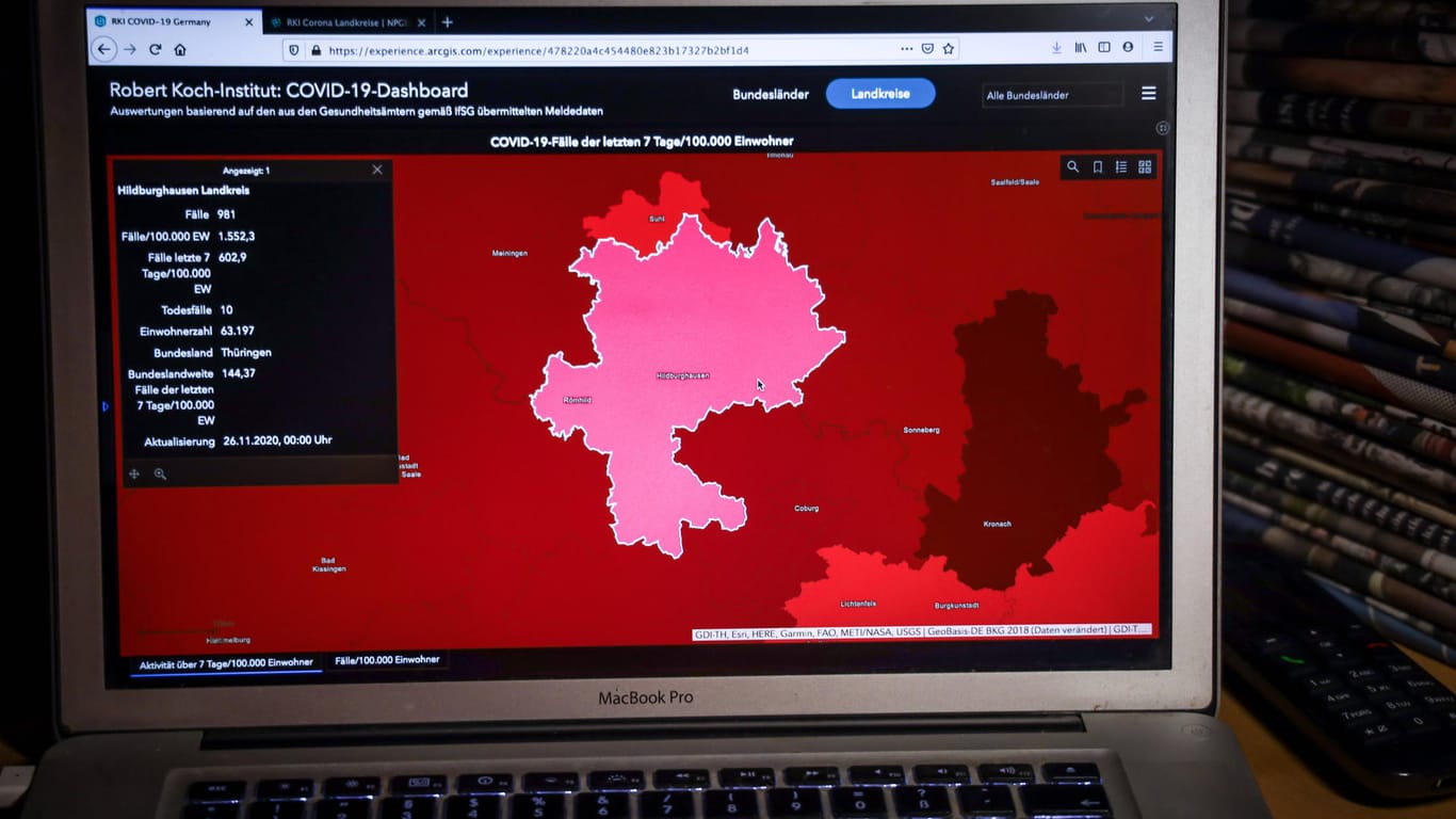 Covid-19-Dashboard des Robert Koch-Instituts: Das Feld in Thüringen im Landkreis Hildburghausen leuchtet als einziges Feld pink.