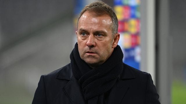 Bayern-Trainer Hansi Flick wünscht sich von seinem Team weniger Fehler. Bayern-Trainer Hansi Flick wünscht sich von seinem Team weniger Fehler.