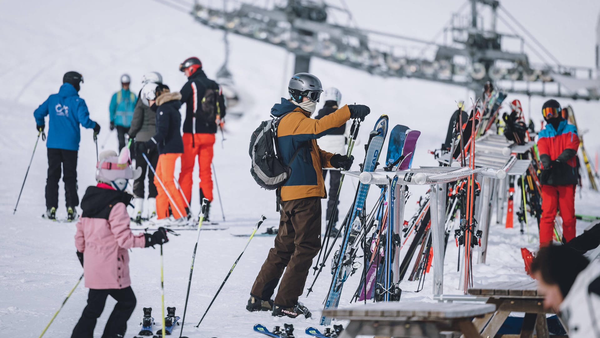 Ski-Tourismus: Wegen der hohen Infektionszahlen gelten in diesem Jahr auch auf der Piste besondere Regeln.