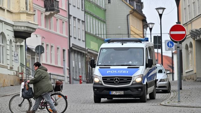 Im deutschlandweit am stärksten von der Corona-Pandemie betroffenen Landkreis Hildburghausen in Thüringen hat sich das Infektionsgeschehen noch einmal verschärft. Im deutschlandweit am stärksten von der Corona-Pandemie betroffenen Landkreis Hildburghausen in Thüringen hat sich das Infektionsgeschehen noch einmal verschärft.