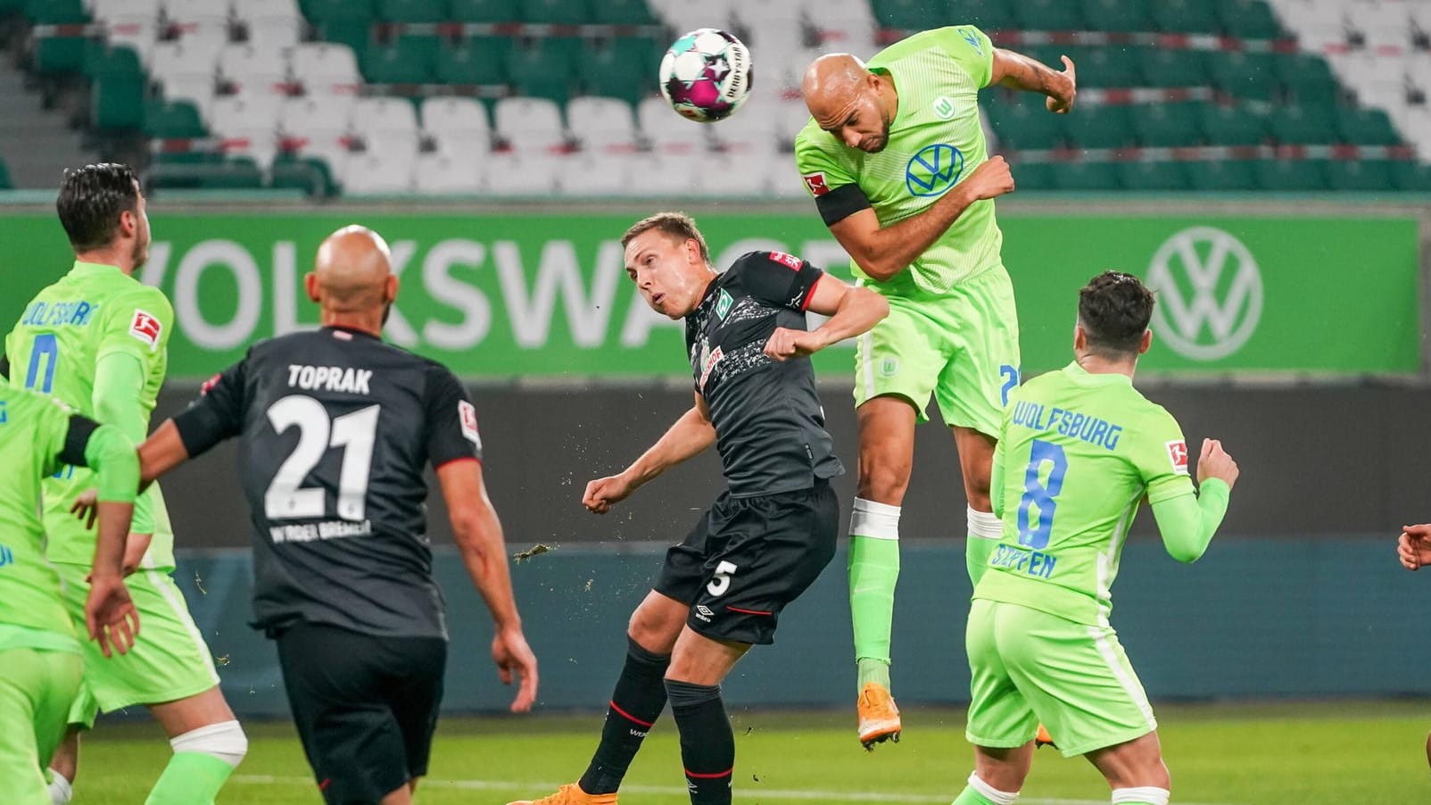 Bundesliga: Wolfsburg gewann eine wilde Partie gegen Bremen. Bundesliga: Wolfsburg gewann eine wilde Partie gegen Bremen.