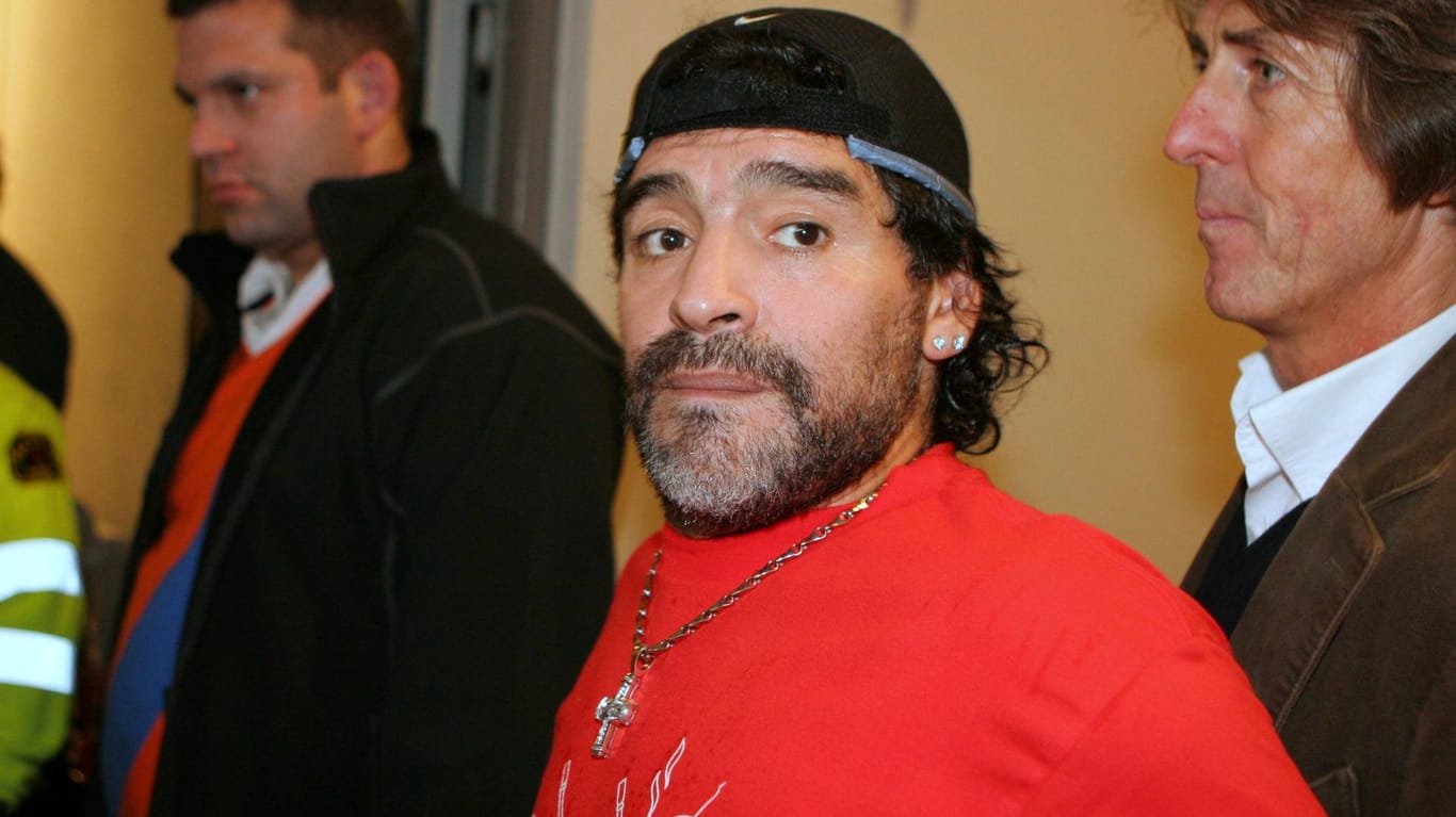 Diego Maradona: Der argentinische Jahrhundertspieler starb am 25. November 2020 im Alter von 60 Jahren.
