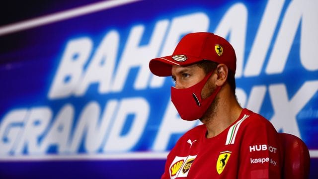 Sebastian Vettel bei einer Pressekonferenz zum Großen Preis von Bahrain.