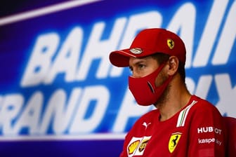 Sebastian Vettel bei einer Pressekonferenz zum Großen Preis von Bahrain.