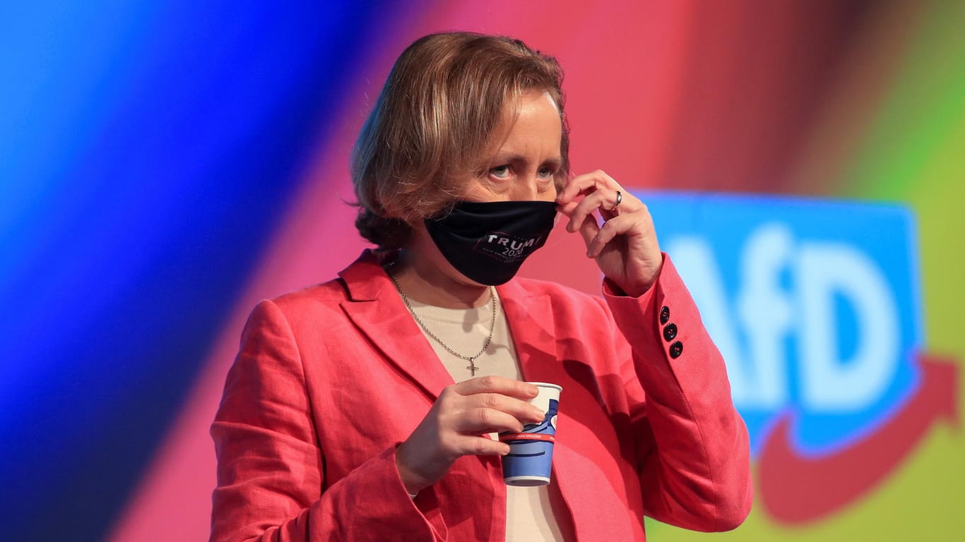 AfD-Politikerin Beatrix von Storch: Auf dem Parteitag in Kalkar wird eine strikte Maskenpflicht von den Behörden kontrolliert.