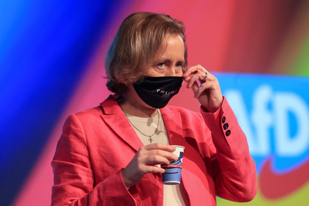 AfD-Politikerin Beatrix von Storch: Auf dem Parteitag in Kalkar wird eine strikte Maskenpflicht von den Behörden kontrolliert.