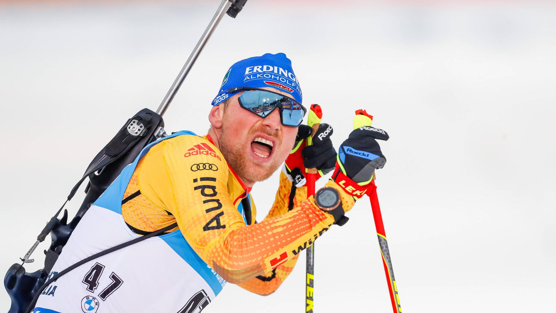 Direkt nach dem Zieleinlauf in Kontiolahti war Erik Lesser komplett erschöpft. Danach freute er sich ausgiebig über einen dritten Platz.