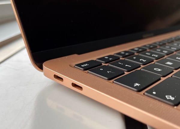 Das MacBook Air hat nur zwei USB-C-Anschlüsse