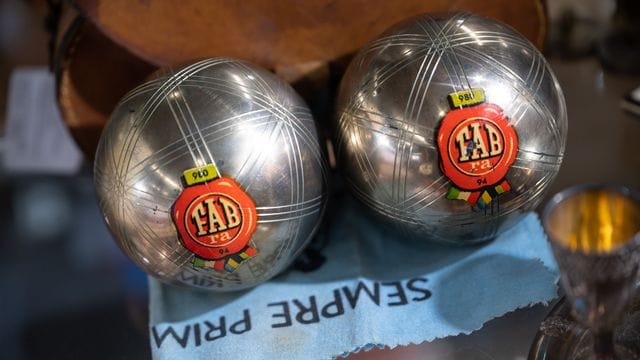 Adenauers Boccia-Kugeln liegen im Auktionshaus Eppli Adenauers Boccia-Kugeln liegen im Auktionshaus Eppli