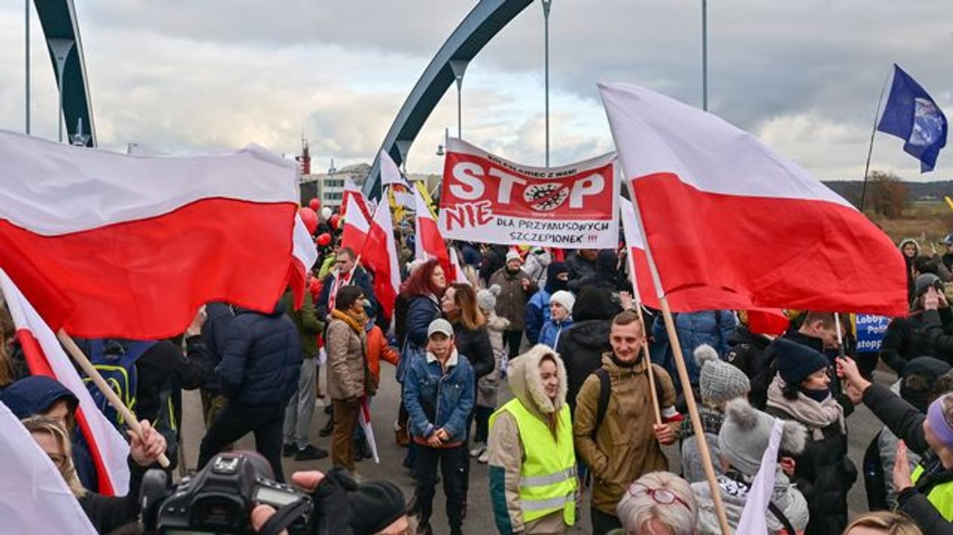 Die erste länderübergreifende Demonstration gegen die Corona-Maßnahmen führte aus Polen nach Frankfurt (Oder).
