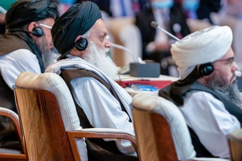 Eine Delegation der Taliban verhandelt - wie hier im September - mit der afghanischen Regierung über Frieden.