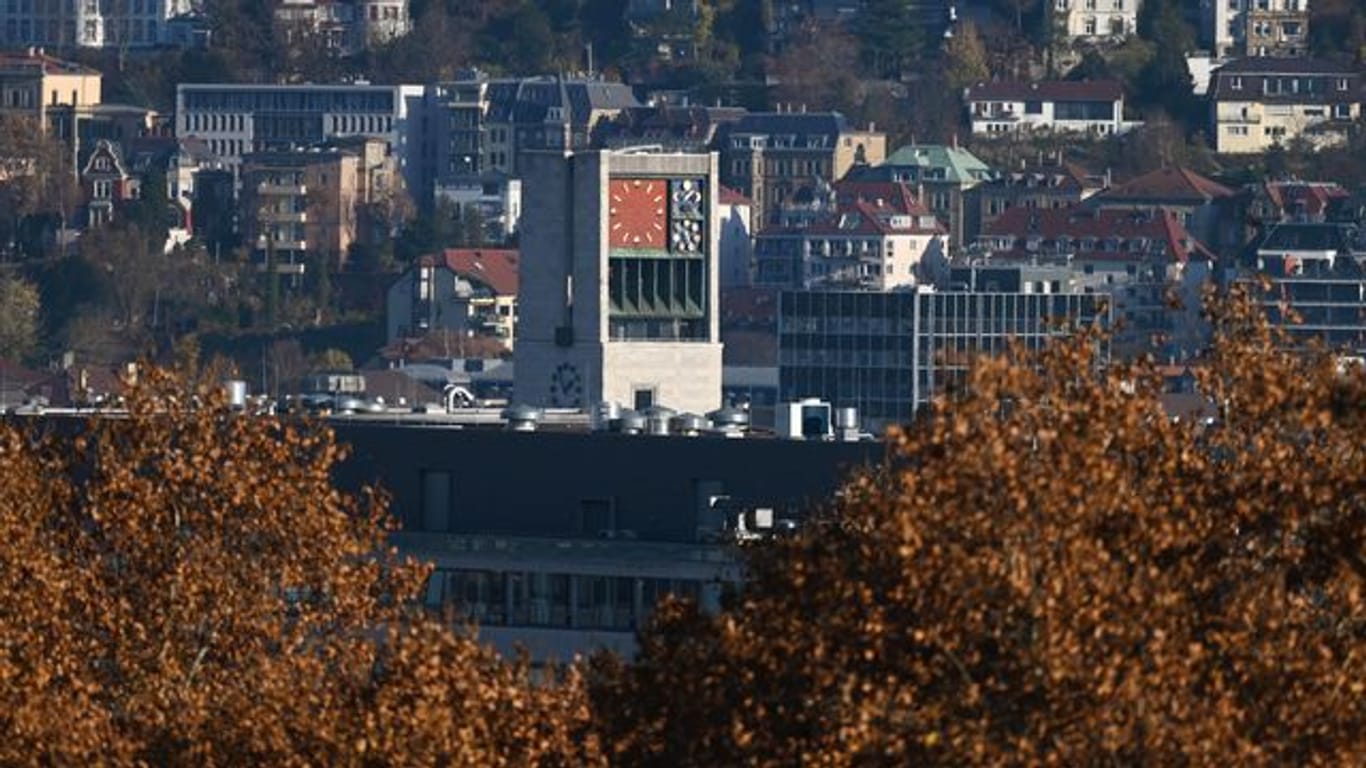 Blick auf den Stuttgarter Rathausturm (Symbolbild): In Stuttgart wird ein neuer Oberbürgermeister gewählt.