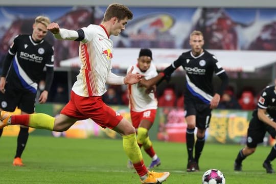 Leipzigs Alexander Sörloth konnte den Strafstoß gegen Bielefeld nicht verwandeln.