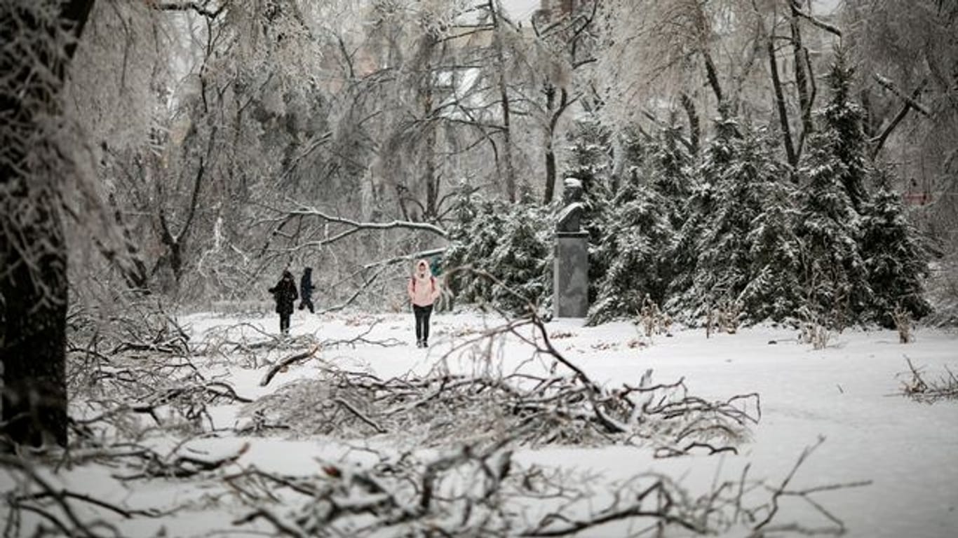 Im äußersten Osten Russlands haben Schnee und Eis die Energieversorgung unterbrochen.