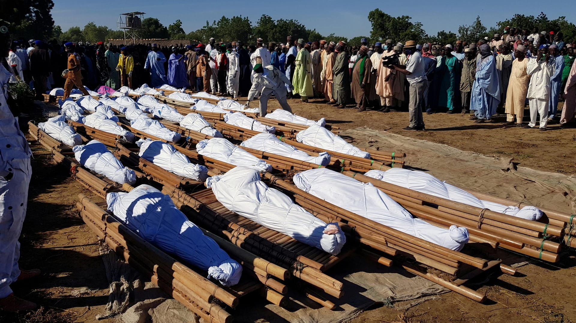 Nigeria: Mehr als 100 Zivilisten soll die Terrorgruppe Boko Haram ermordet haben. Nigeria: Mehr als 100 Zivilisten soll die Terrorgruppe Boko Haram ermordet haben.