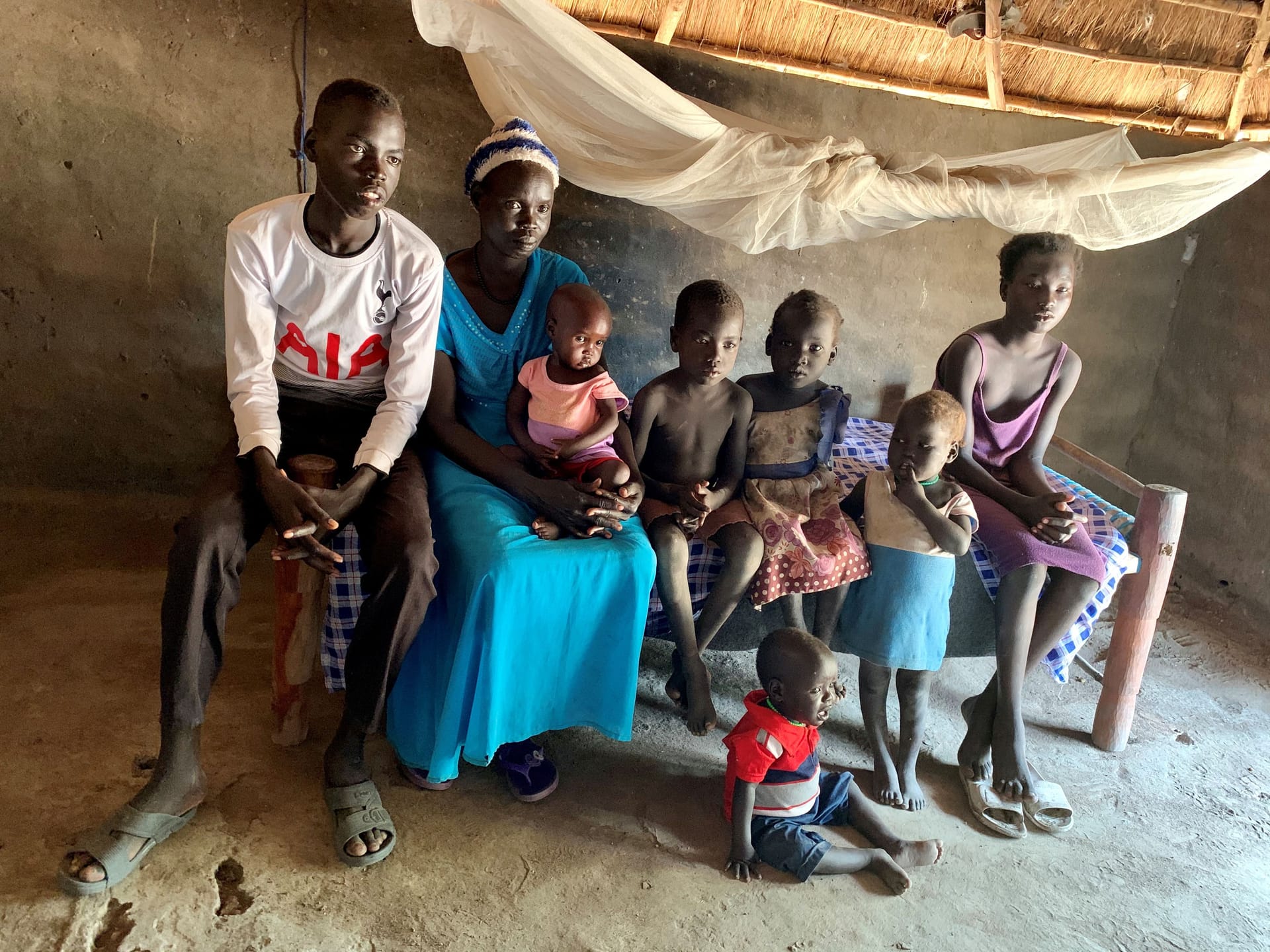 Nyamon Piok mit ihrer Tochter Ahok Deng und ihren weiteren Kindern im November 2019.