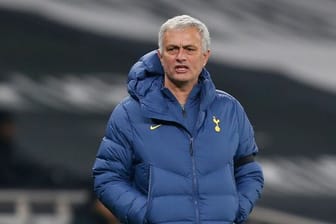 Trainer José Mourinho bleibt mit den Tottenham Hotspur vorerst an der Tabellenspitze.