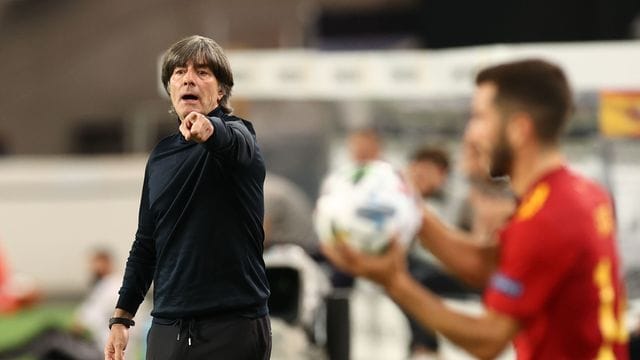 Das DFB-Präsidium berät am Freitag über die Zukunft von Bundestrainer Joachim Löw.