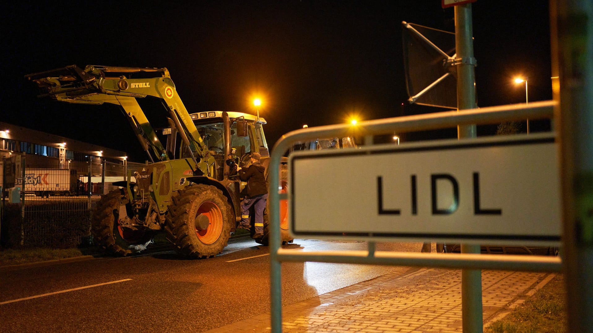 Protestaktion der Landwirte: Auch in Cloppenburg haben Landwirte jetzt vor Lidl protestiert. Vor einer Woche demonstrierten sie in Koblenz.