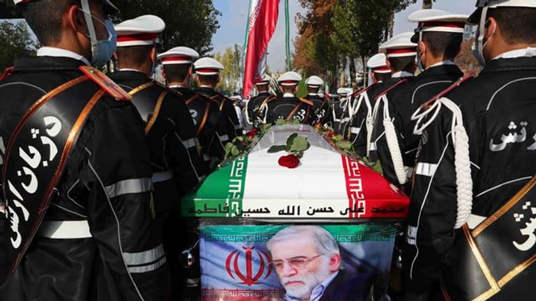 Beerdigungszeremonie für den ermordeten iranischen Atomphysiker Mohsen Fachrisadeh.
