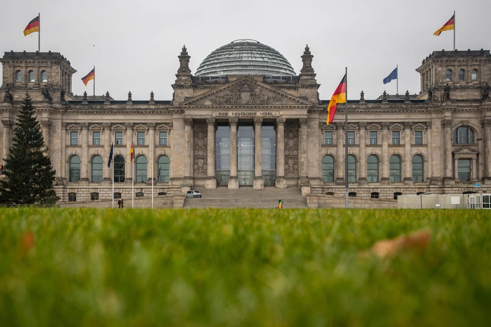 Reichstag in Berlin: Es geht mal wieder ums Geld.