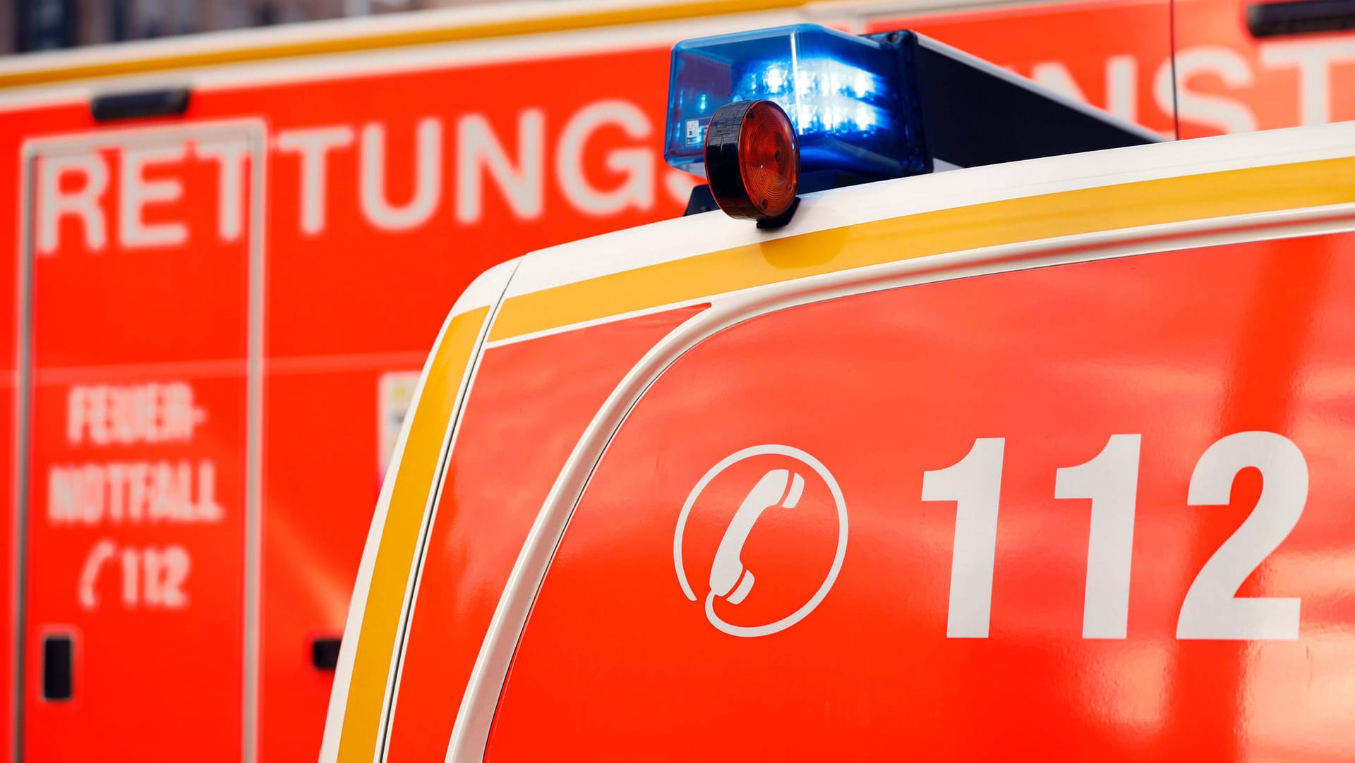 Feuerwehr und Rettungsdienst: Die Einsatzkräfte waren mit 80 Personen vor Ort (Symbolbild).