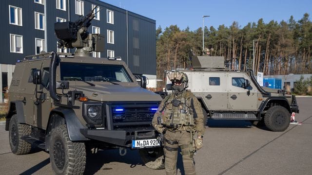 Neue gepanzerte Offensivfahrzeuge für Spezialeinheiten