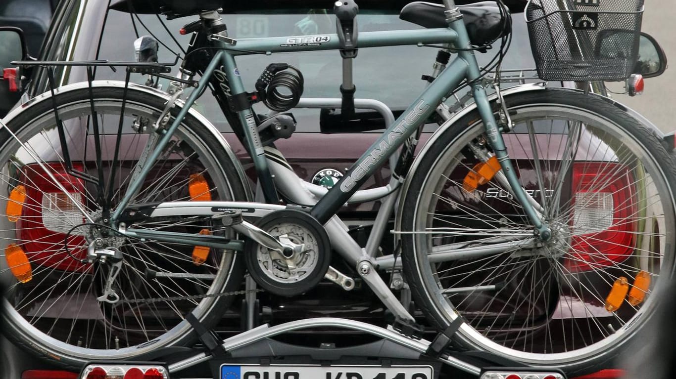 Fahrradträger: Der Transport von Rädern auf dem Auto ist beliebt, birgt aber auch Gefahren. (Symbolbild)