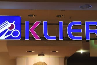 Klier-Logo (Archivbild): Die Friseurkette ist in der Corona-Krise ins Schlingern geraten.