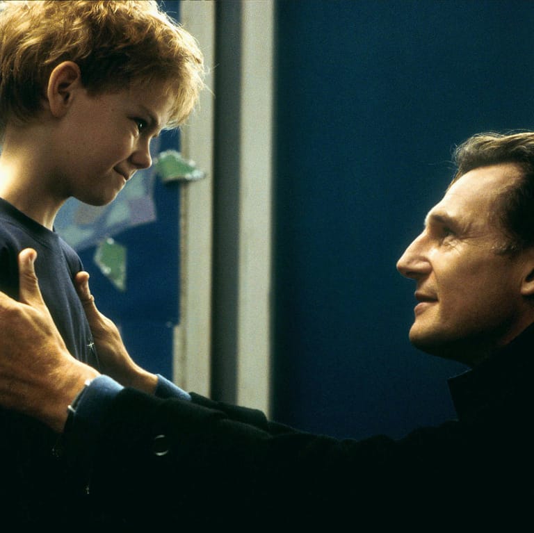 Thomas Brodie-Sangster: In "Tatsächlich Liebe" spielte er an der Seite von Liam Neeson.
