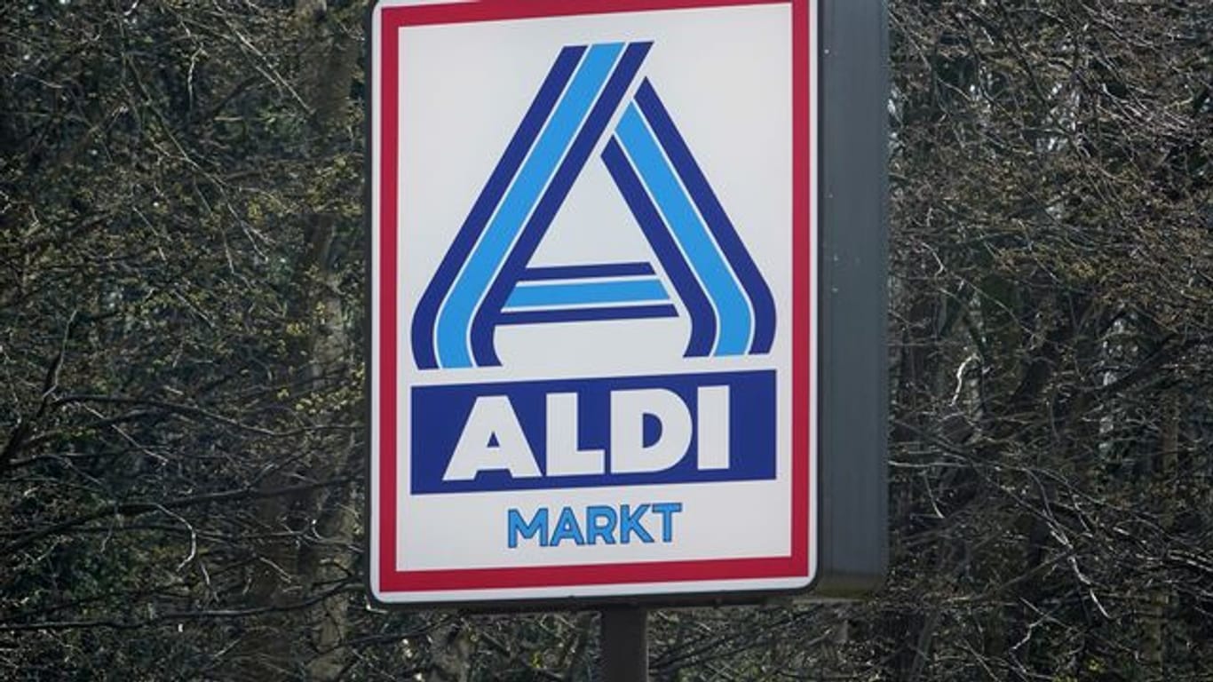 Aldi-Nord-Schild (Symbolbild): Der Discounter kauft kräftig hinzu.